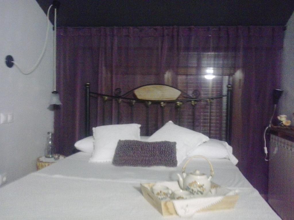 Hostal Royuela Стая снимка